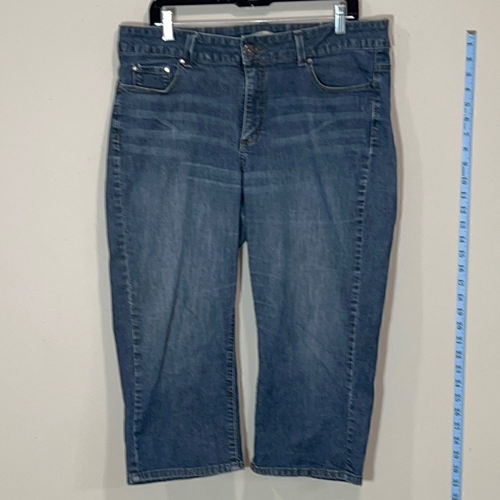 Riders By Lee Plus Size Denim Capris. Size 16.